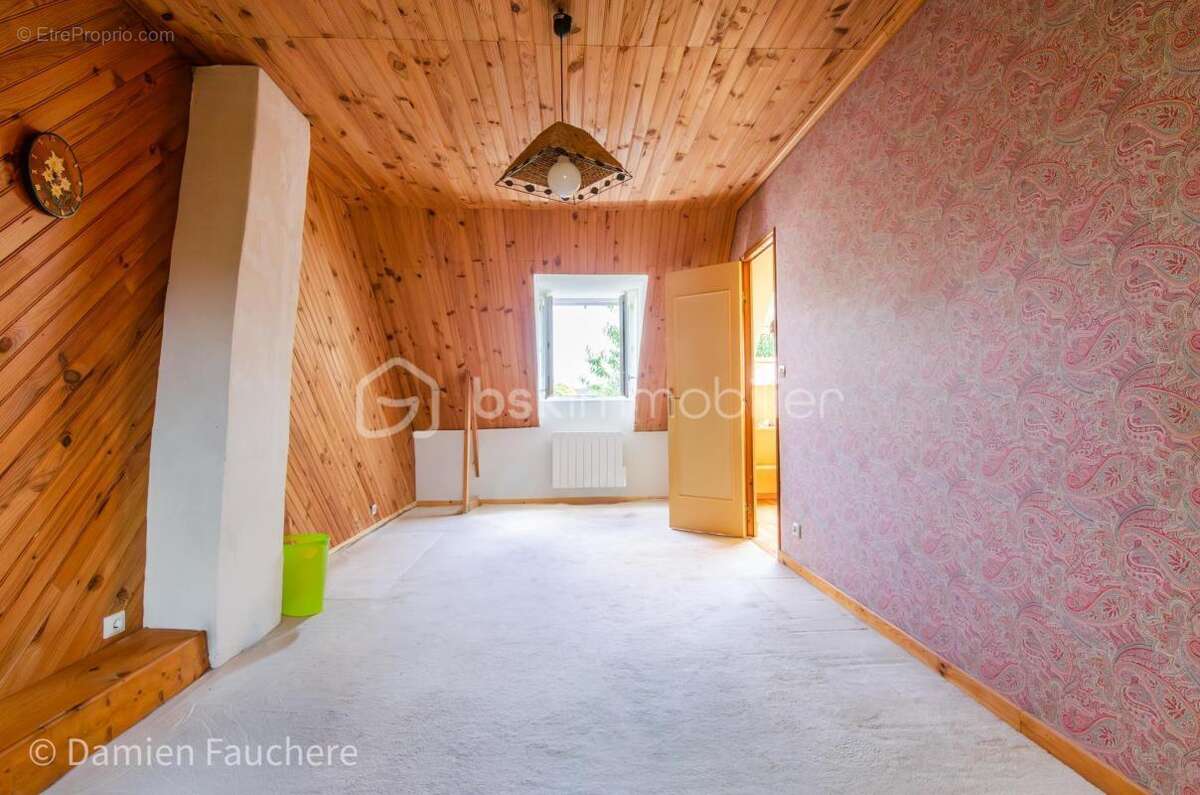 Maison à VAUX-LE-PENIL