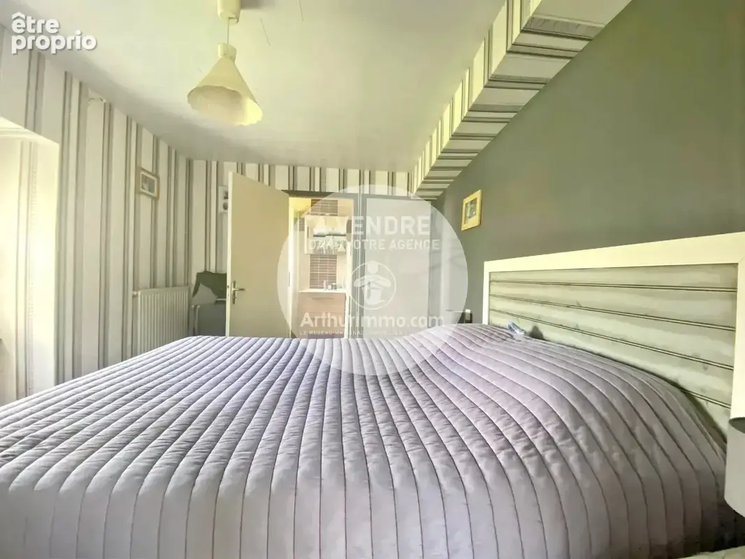 Proche centre, maison de caractere avec dependances - photo 7