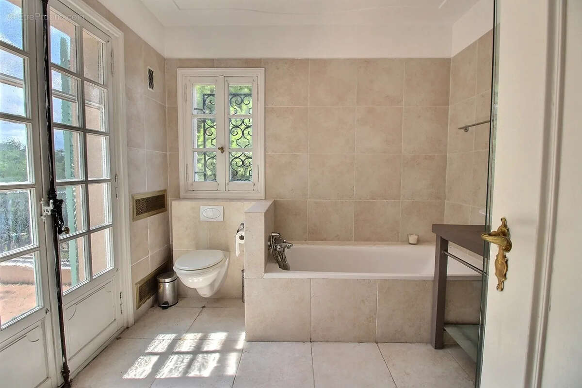 Maison à ROQUEFORT-LES-PINS