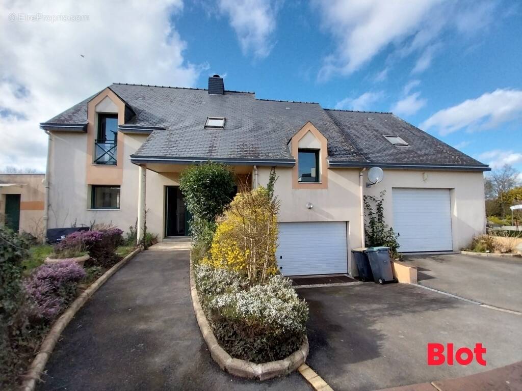 Maison à MONTREUIL-SUR-ILLE