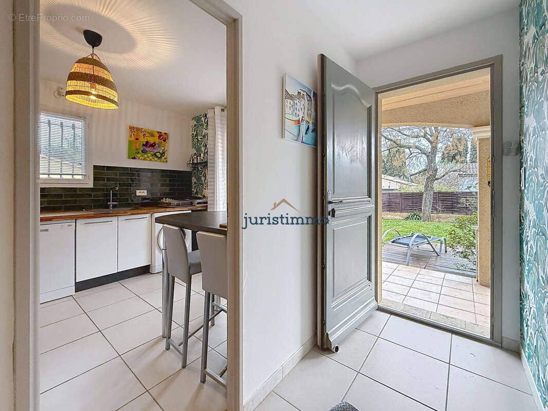 A 1,5 kms du centre ville-maison de plain-pied-3 chambres-piscine-520 m2 de terrain - photo 8