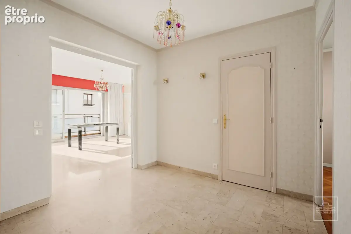 Villeurbanne - gratte ciel , 70m², balcon & loggia, parking - photo 6