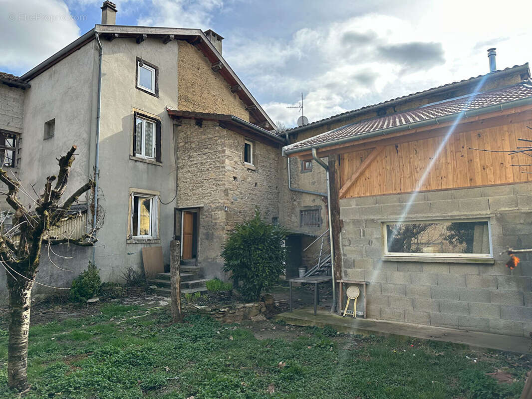 Maison à DOMARIN