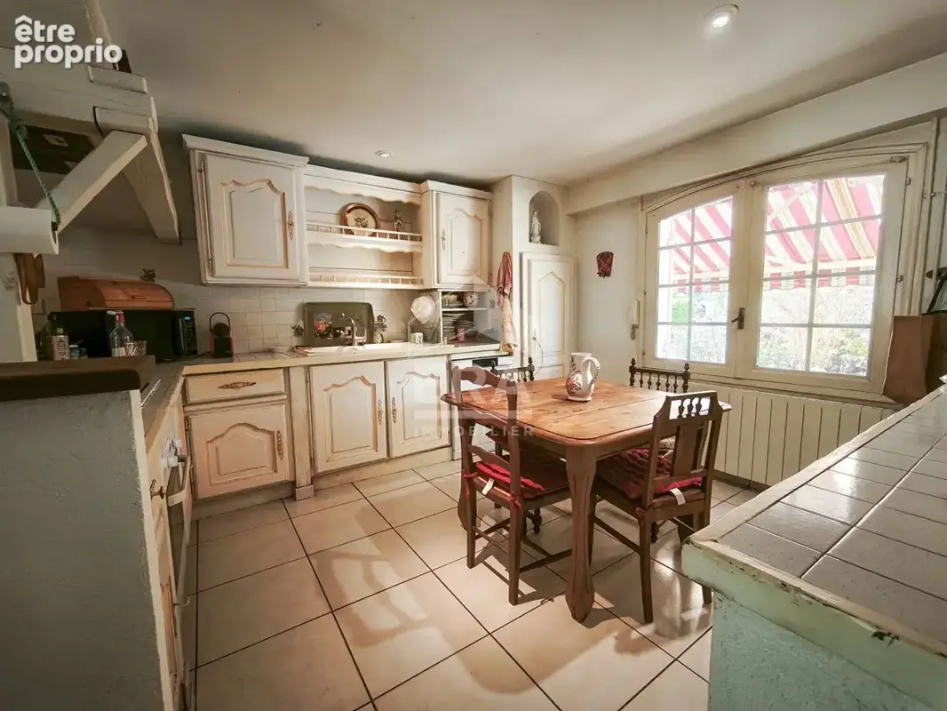 Propriété familiale avec ascenseur, piscine et maison d'invités - photo 6