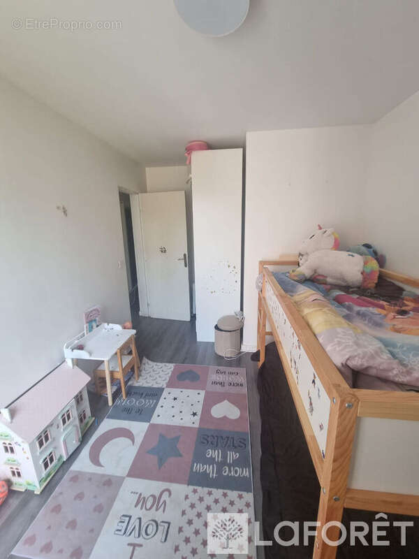 Appartement T4 79 m² ? 3 chambres, balcon, cave et parking ? résidence entretenue à Livry-Gargan - photo 8