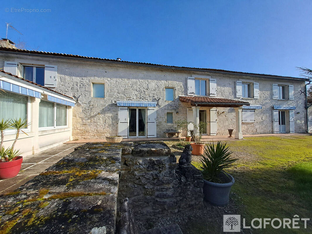 Maison à SAINTES