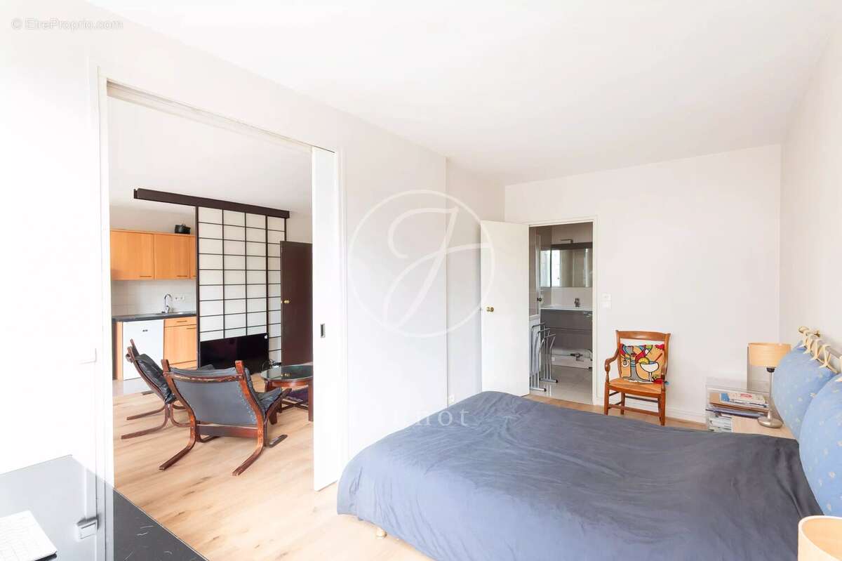 Appartement à PARIS-16E