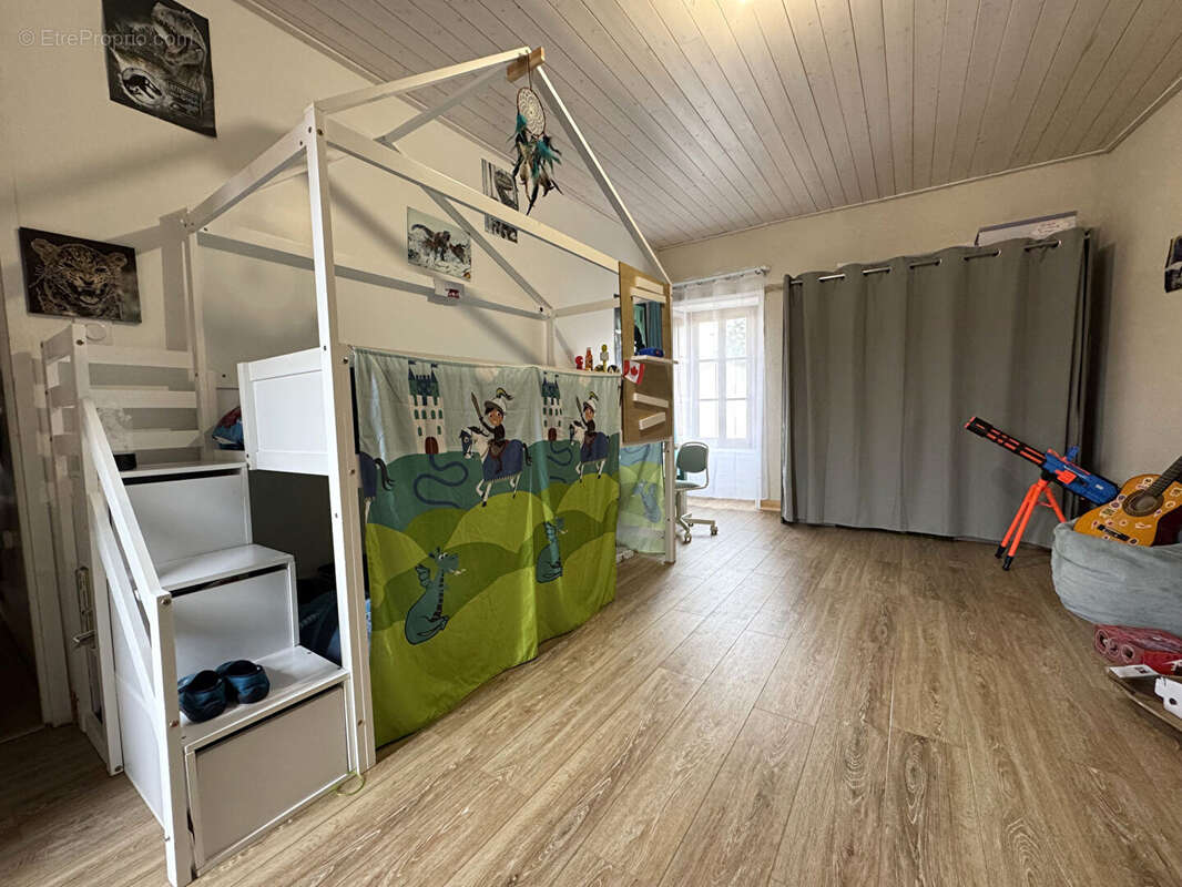 Maison à BEAULIEU-SOUS-LA-ROCHE