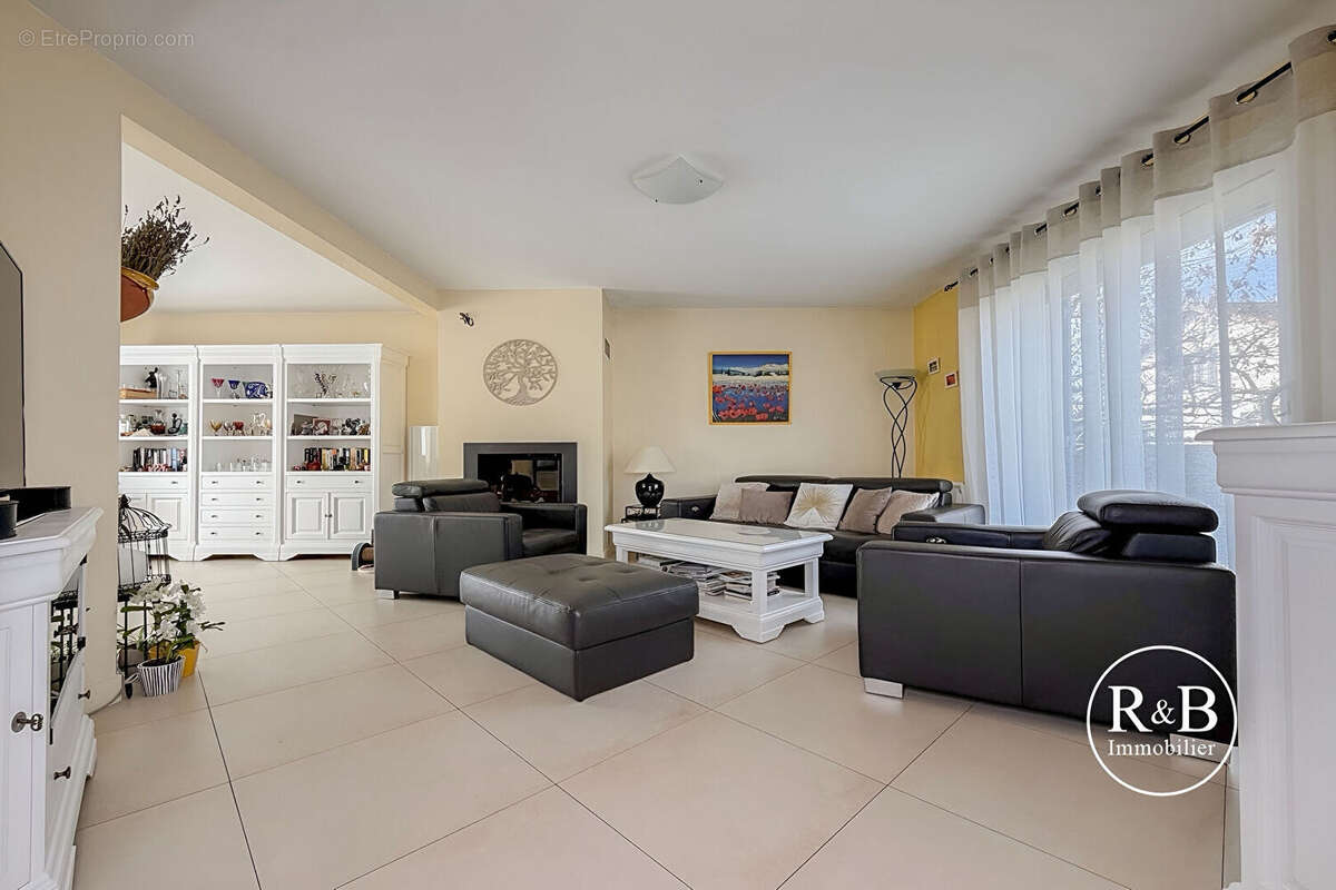 Maison à LES CLAYES-SOUS-BOIS