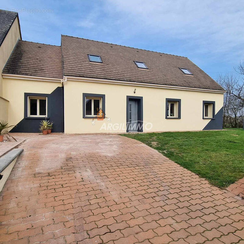 Maison à SAINT-CALAIS