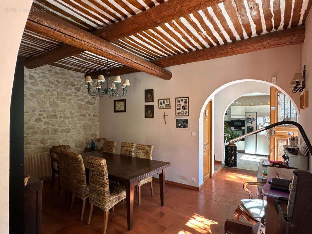 Maison à LE PUY-SAINTE-REPARADE