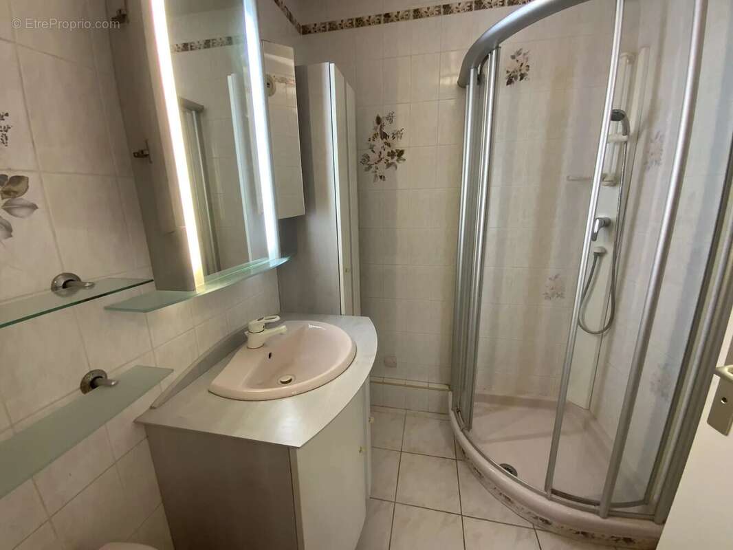 Menton Riviera grand studio de 32 m2, dernier étage, belle terrasse de 14 m2 - photo 11