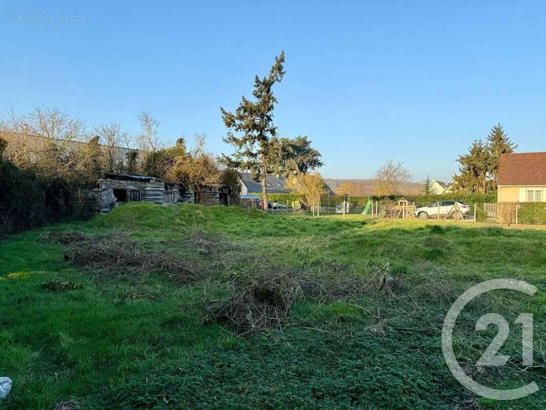 Terrain à CROTH