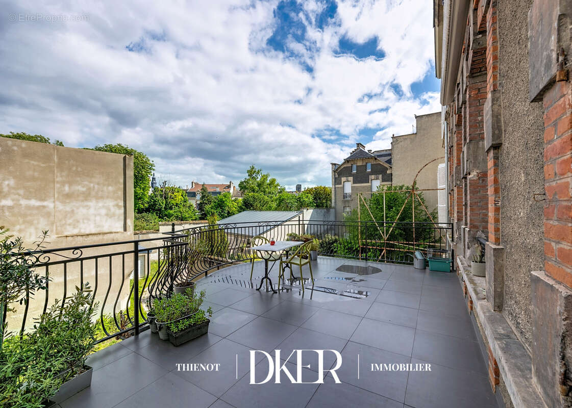 Hyper centre - Somptueux T5 avec terrasse et garage à vendre - photo 11