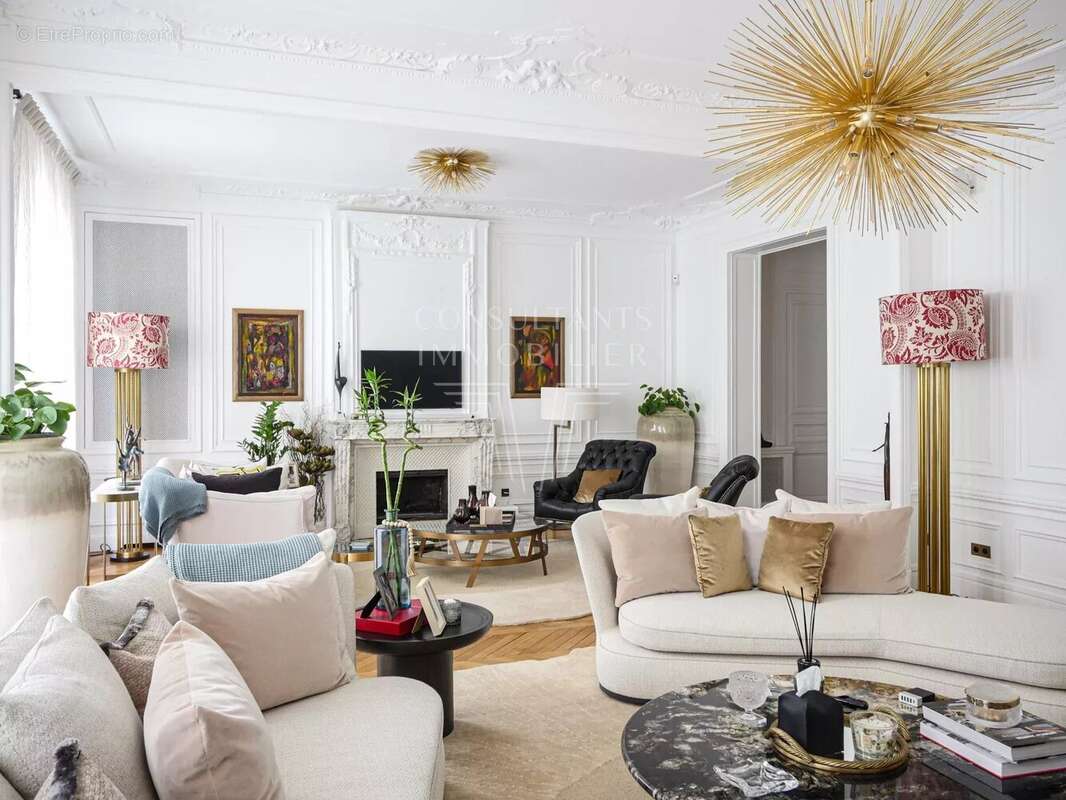 Appartement à PARIS-16E