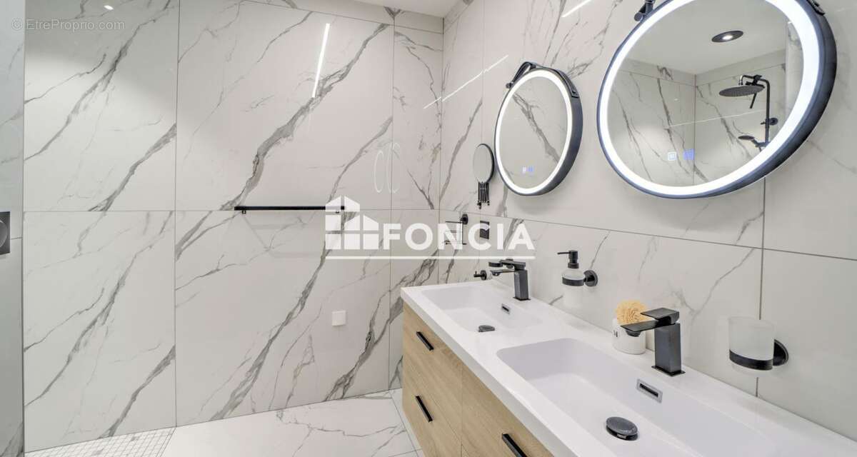 Maison à LALLEYRIAT