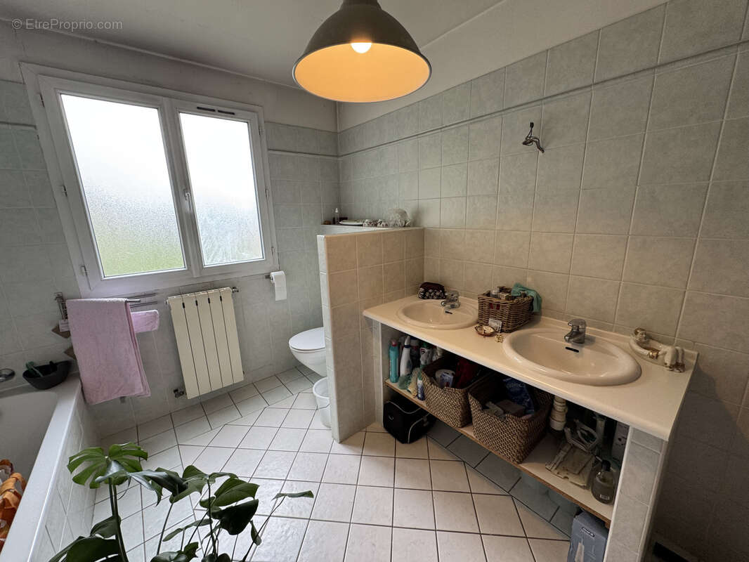 Maison à LE THILLAY