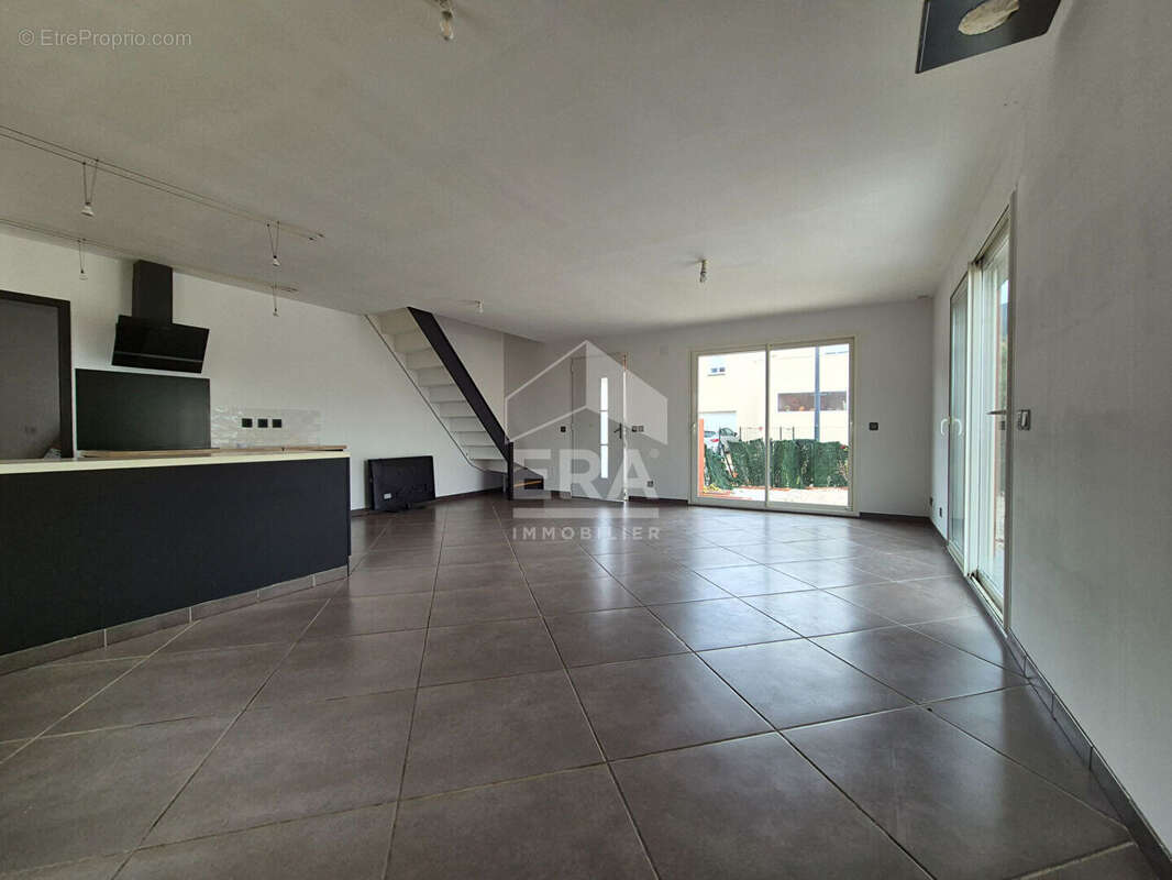 Maison à VILLELONGUE-DELS-MONTS
