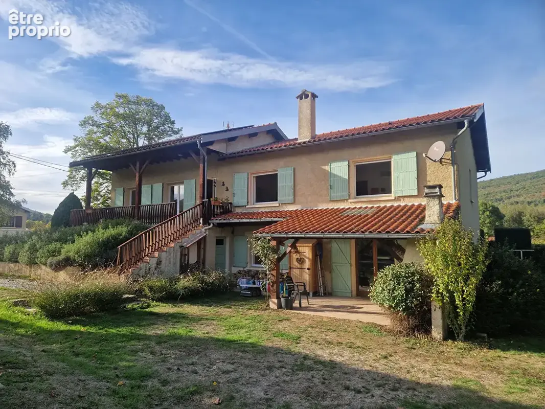 Villa dans village avec commerces , piscine , beau terrain bordé par une rivière - photo 28