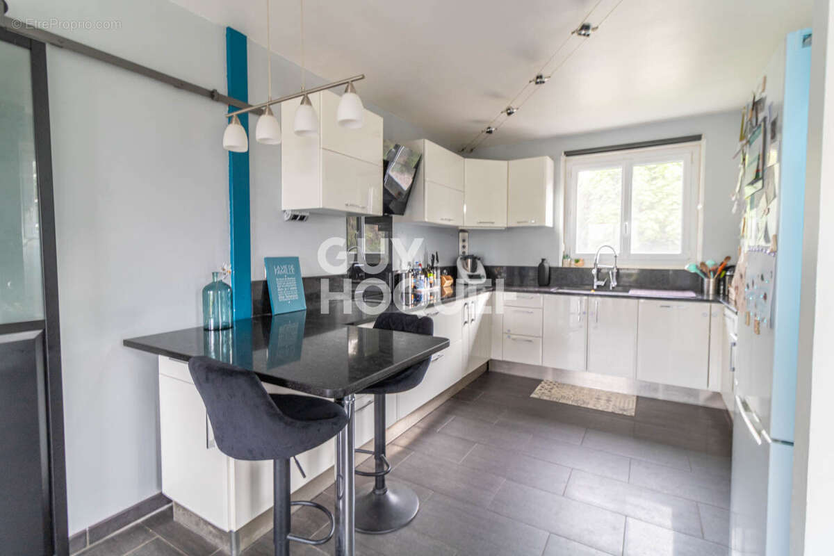 EPÔNE - Grande maison familiale avec deux logements indépendants, dépendances et terrain de 1 258 m² - photo 8
