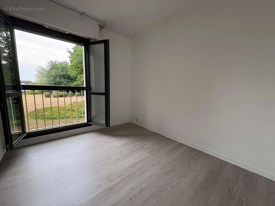 Appartement à LES CLAYES-SOUS-BOIS