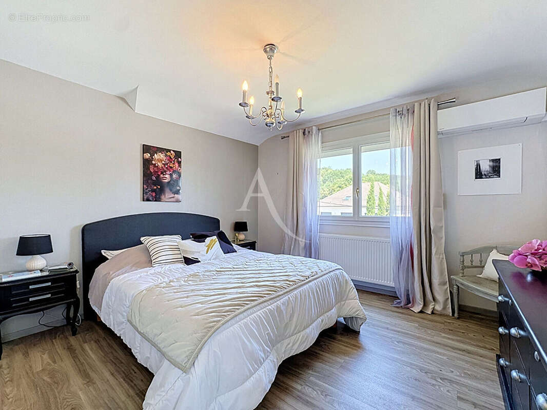 RARE À VAUX - Maison familiale 141 m², double garage, 2 terrasses et jardin ! - photo 10