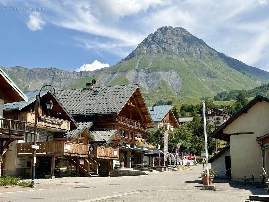 Commerce à ALBIEZ-MONTROND