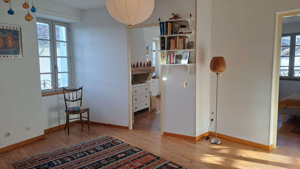 Maison à PUYLAROQUE