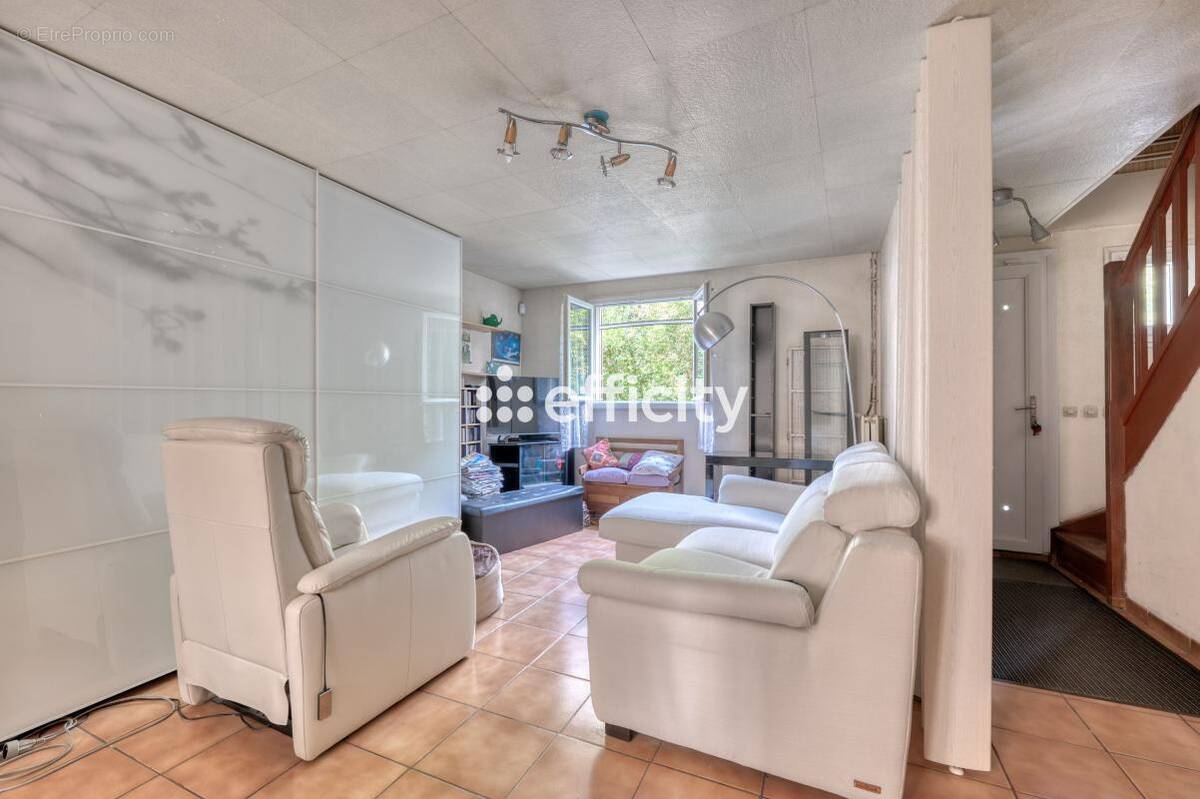 Maison à SAINT-PIERRE-DU-PERRAY