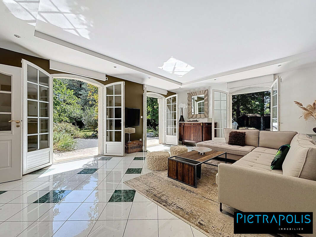 Maison à SAINT-GENIS-LAVAL