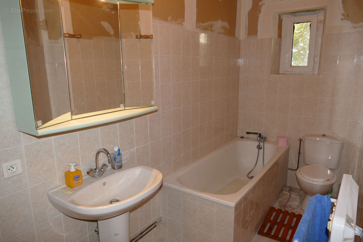 Maison à rénover avec local commercial et logement indépendants (Maurs, 15) - photo 12