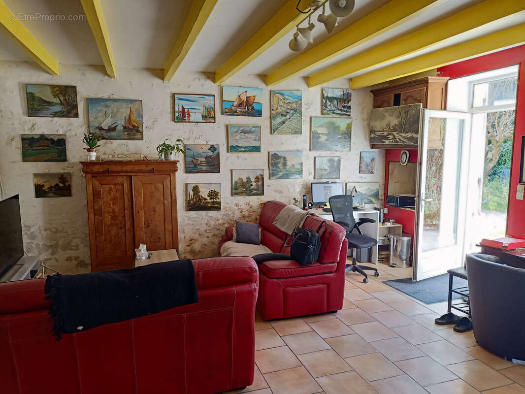 Maison à NIEUL-LE-VIROUIL