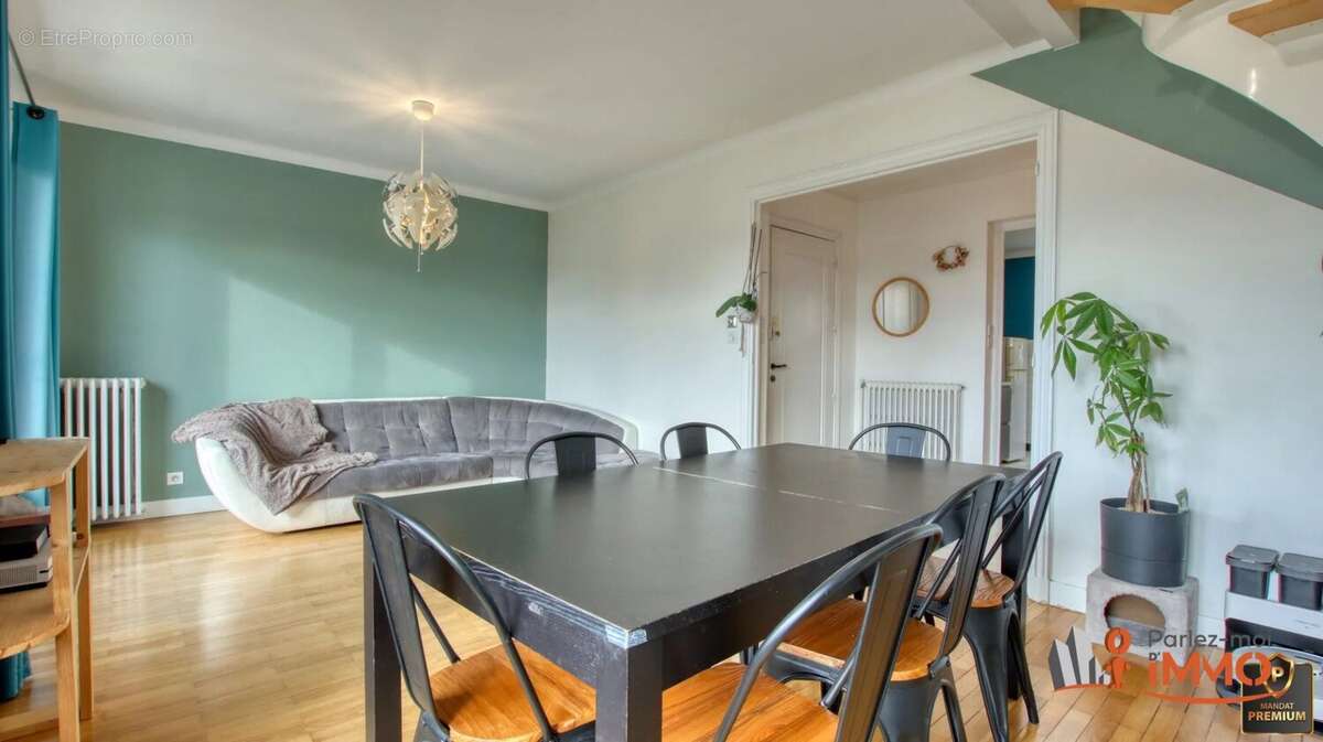 Appartement à VEAUCHE