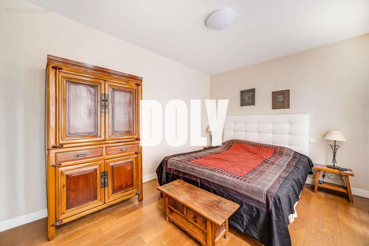 Appartement à PARIS-1E