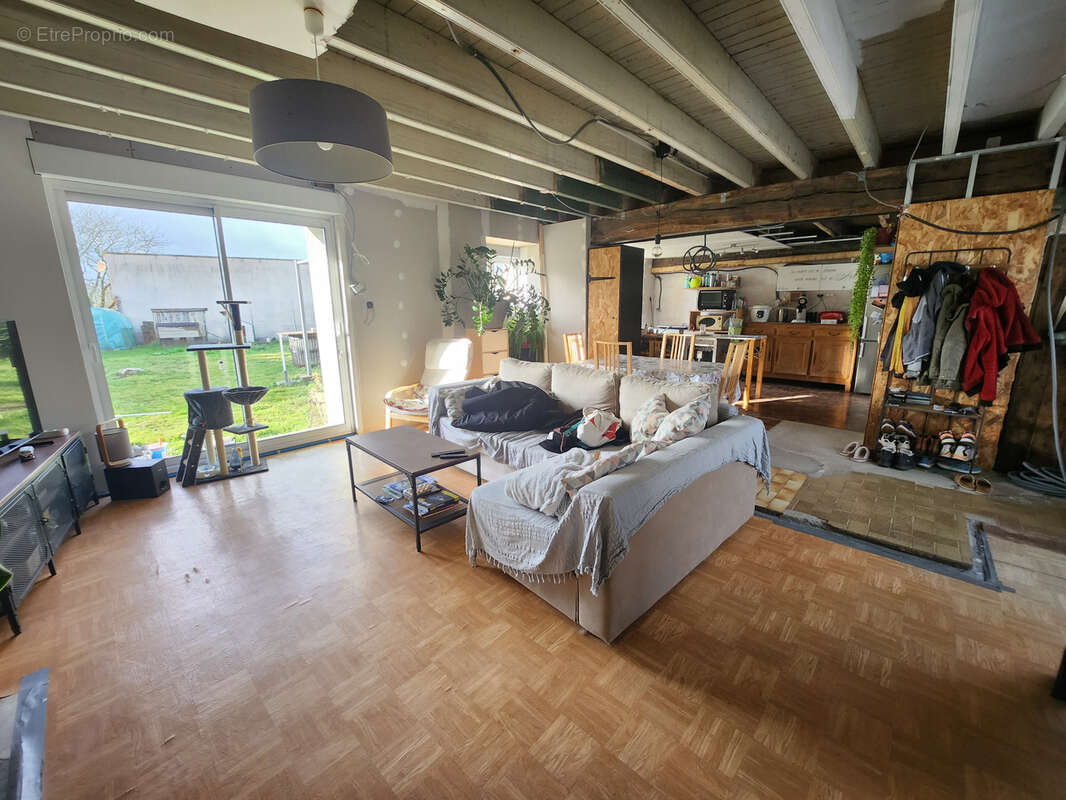 Maison en pierre avec dépendances et fort potentiel - photo 4
