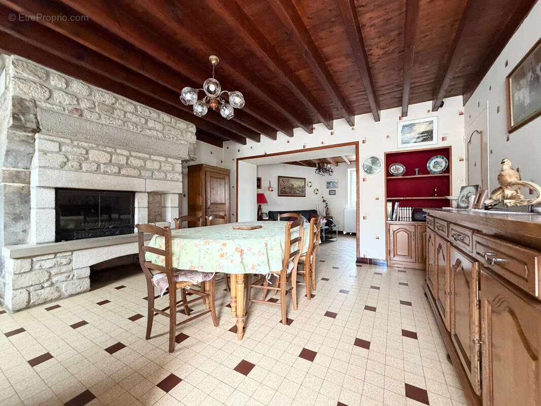 Belle propriété en pierre - Dépendances et garages - photo 7