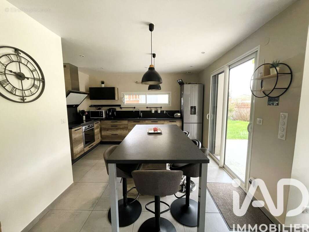 Maison 160 m² à Villeseneux  - photo 7