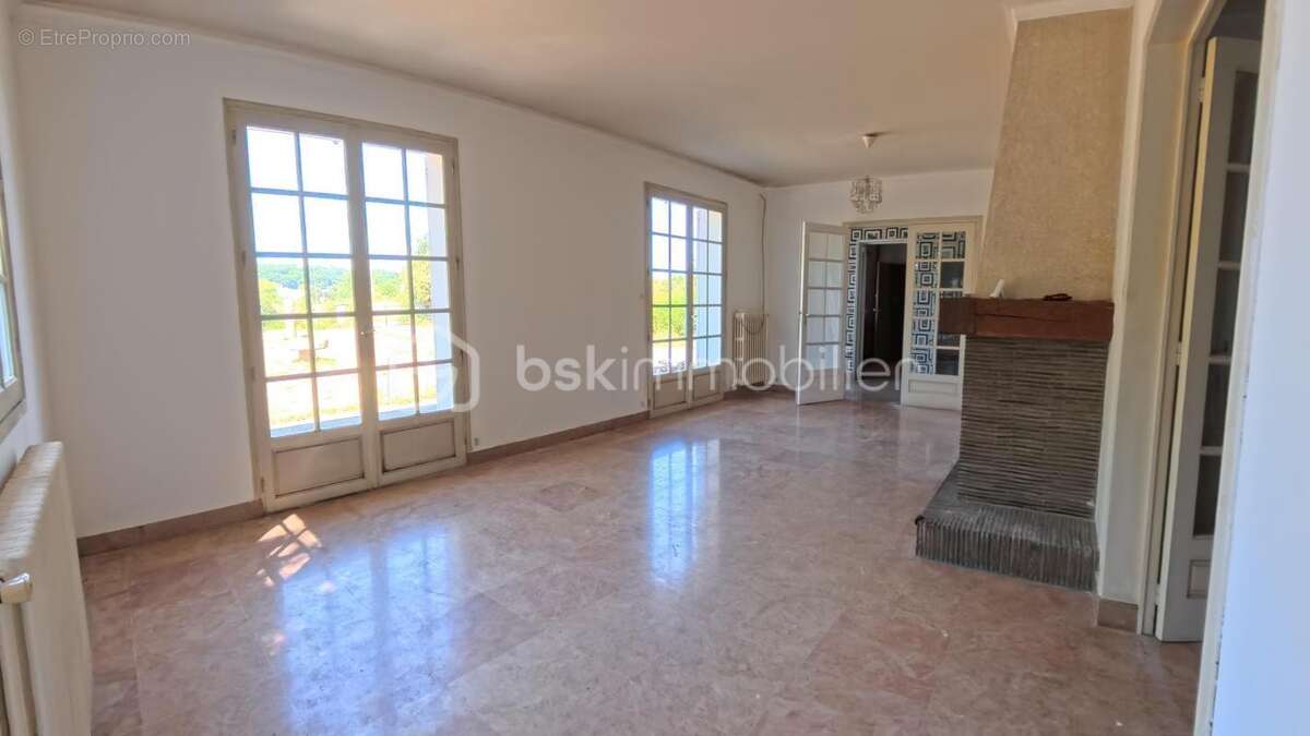 Maison familiale 7 pièces – Environ 130 m² – Grand jardin – Proche centre-ville - photo 4