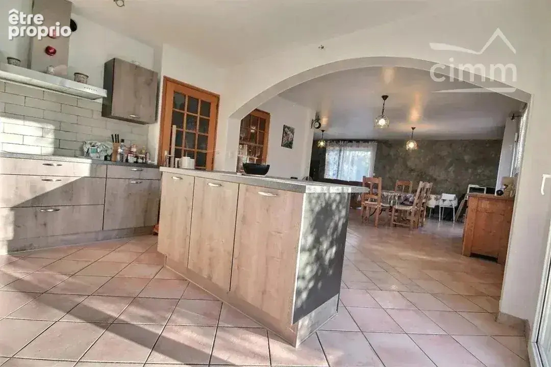 Spacieuse maison familiale de 177 m² avec piscine et dépendances - photo 10