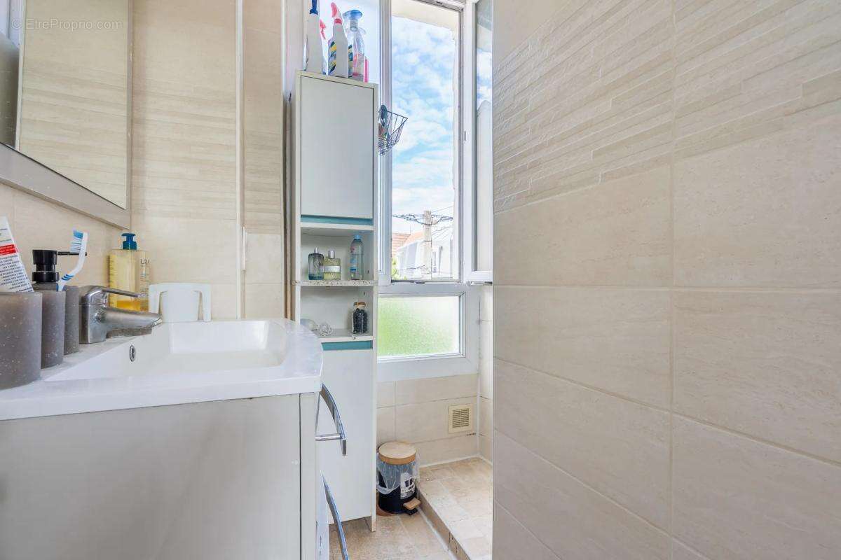 Maison de 6 pièces de 140 m² à Gagny - photo 9