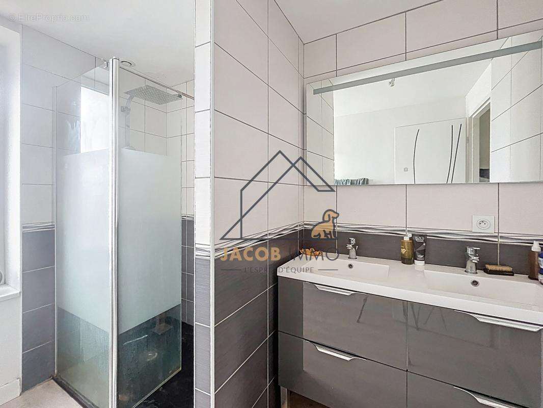Duplex rénové vendu loué - Centre de Milizac - photo 11