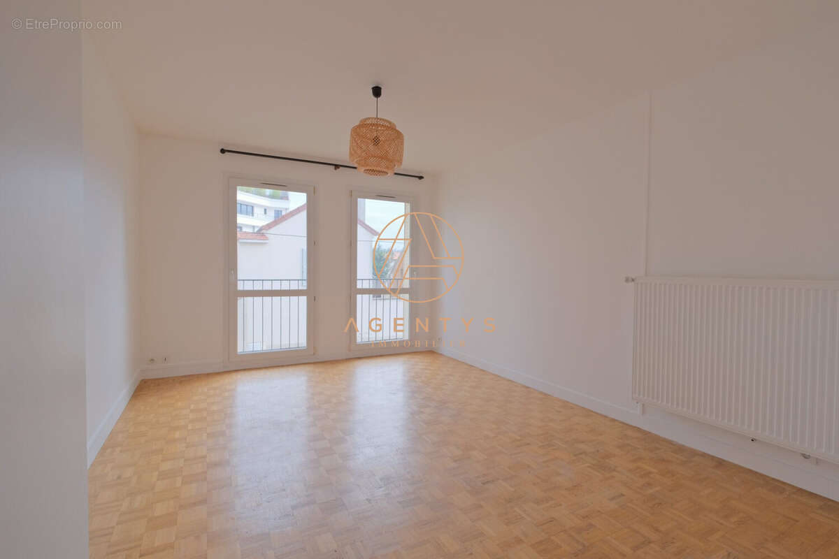 Appartement à SAINT-MAUR-DES-FOSSES