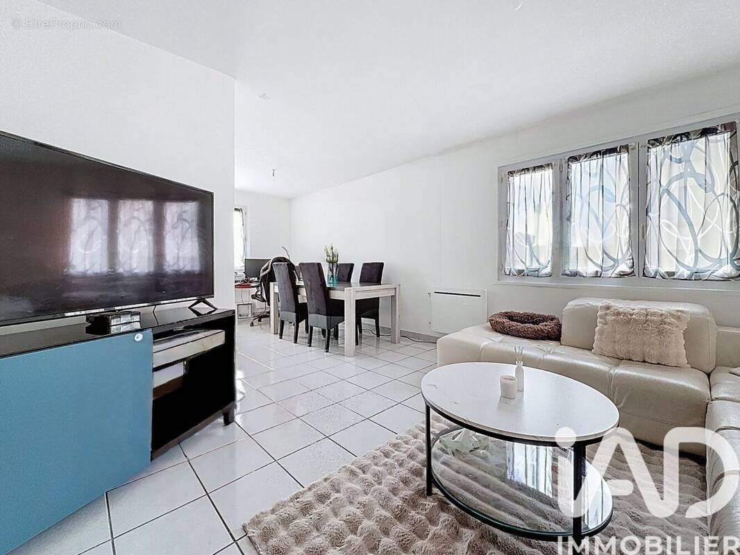 Photo 1 - Appartement à SAINT-MARTIN-D&#039;HERES