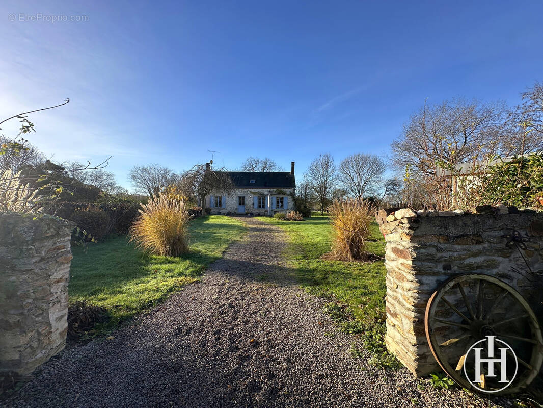 Maison à LIGNEROLLES