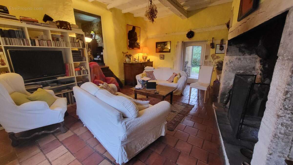 Maison à SAINT-JEAN-D&#039;ESTISSAC