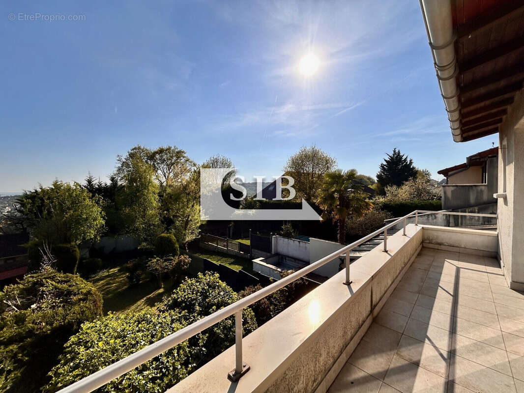 Maison à LA VILLE-DU-BOIS