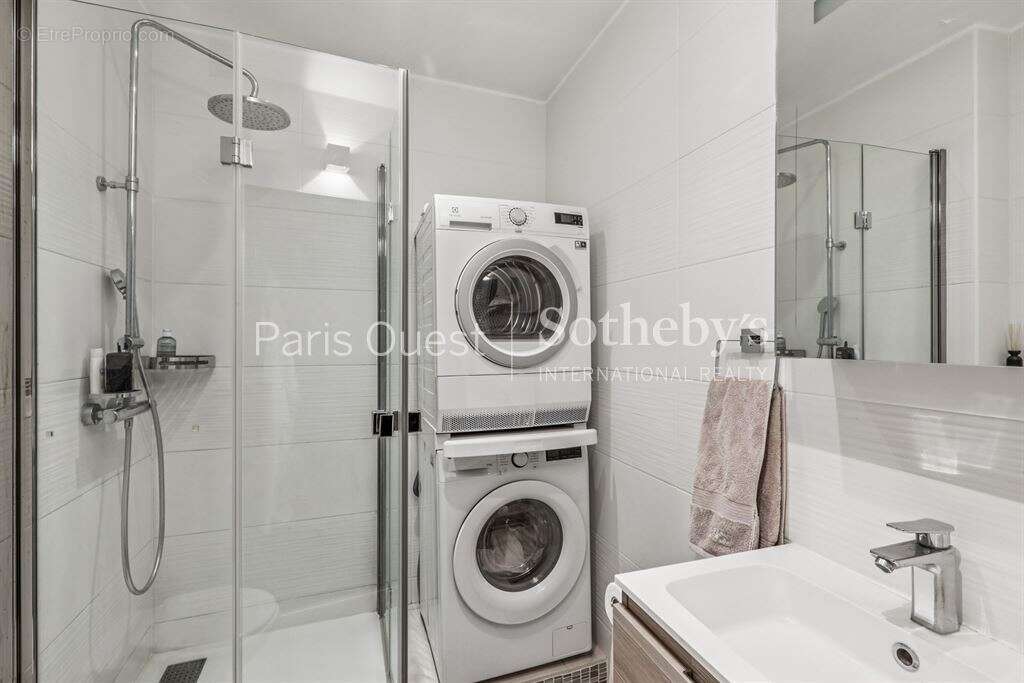Appartement à NEUILLY-SUR-SEINE