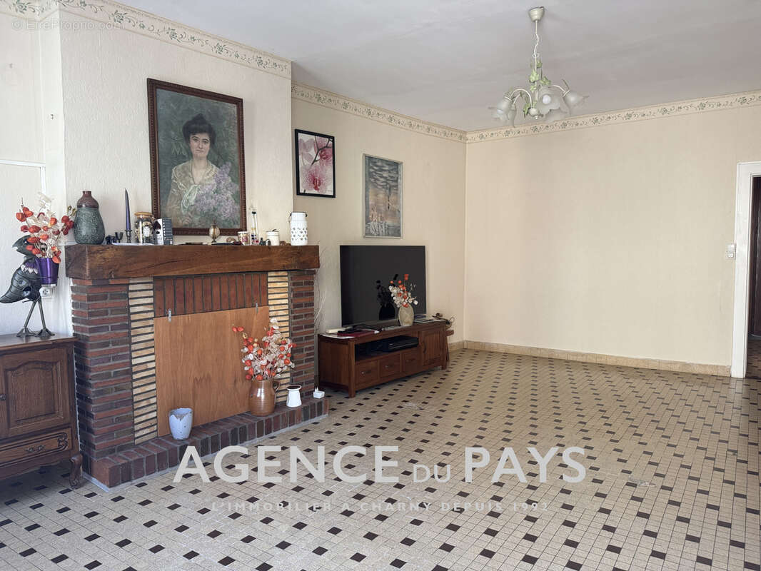 Maison à MONTCORBON
