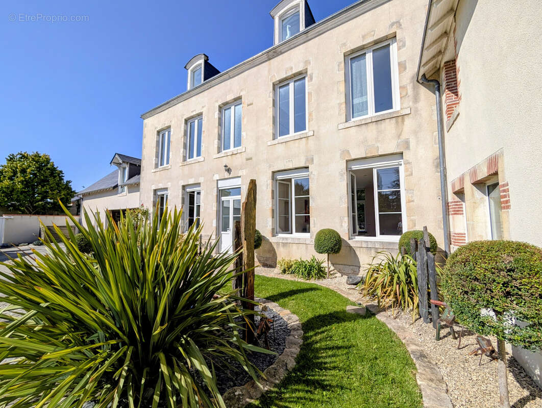 Maison à SAINT-JEAN-DE-BRAYE