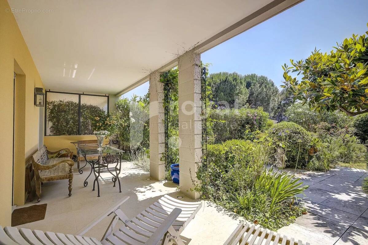 Appartement à MOUGINS